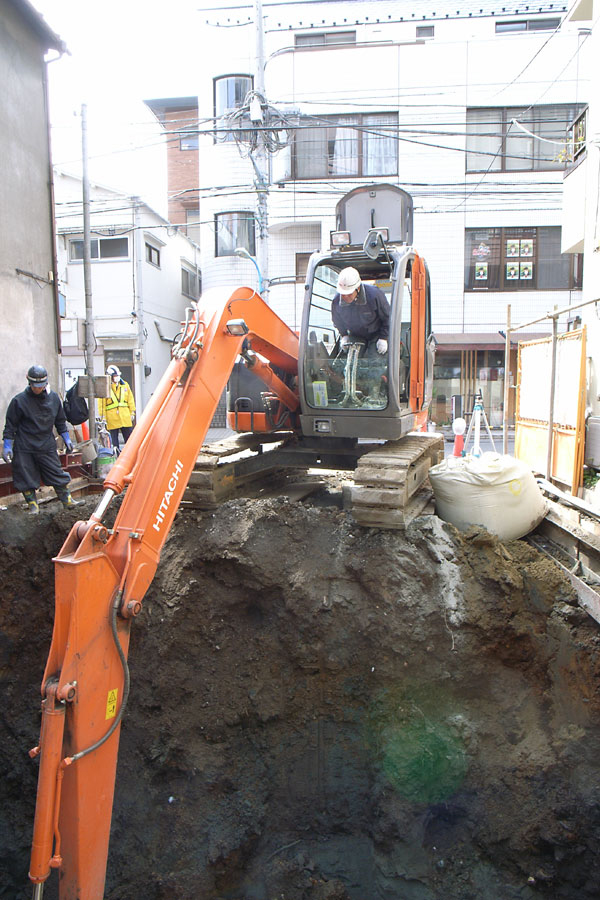 狭小敷地の重機